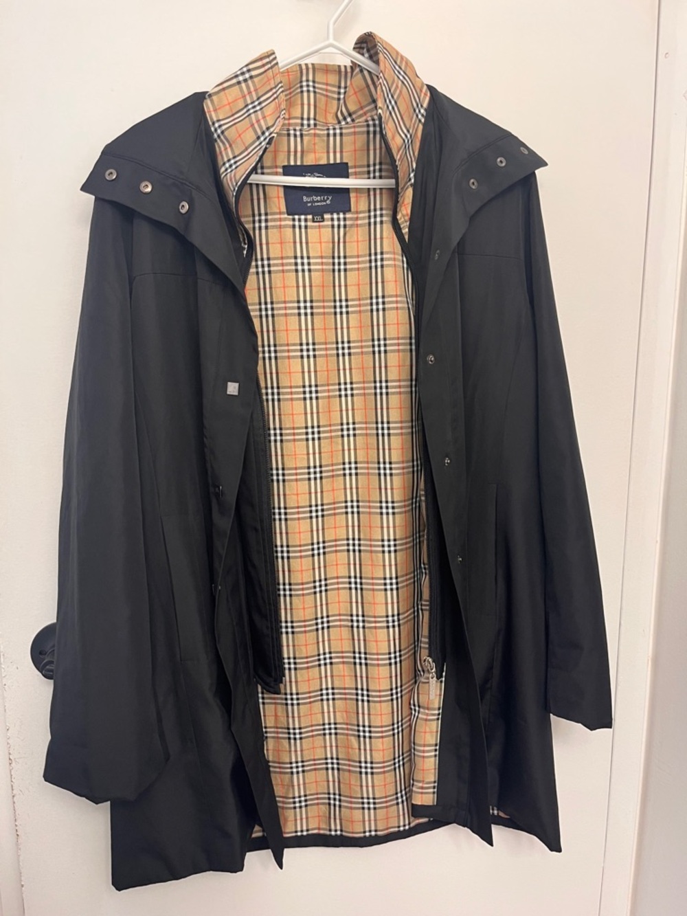Burberry Black Raincoat with Signature Beige Check Lining